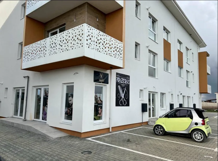 Intrarea în salon